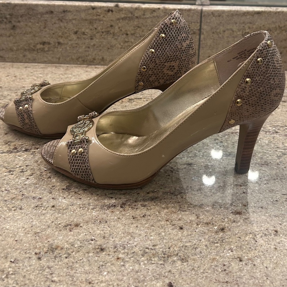 Like New! Anne Klein Nude Snakeskin Peep Toe Pumps